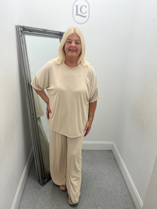 Claudia in 9 colours