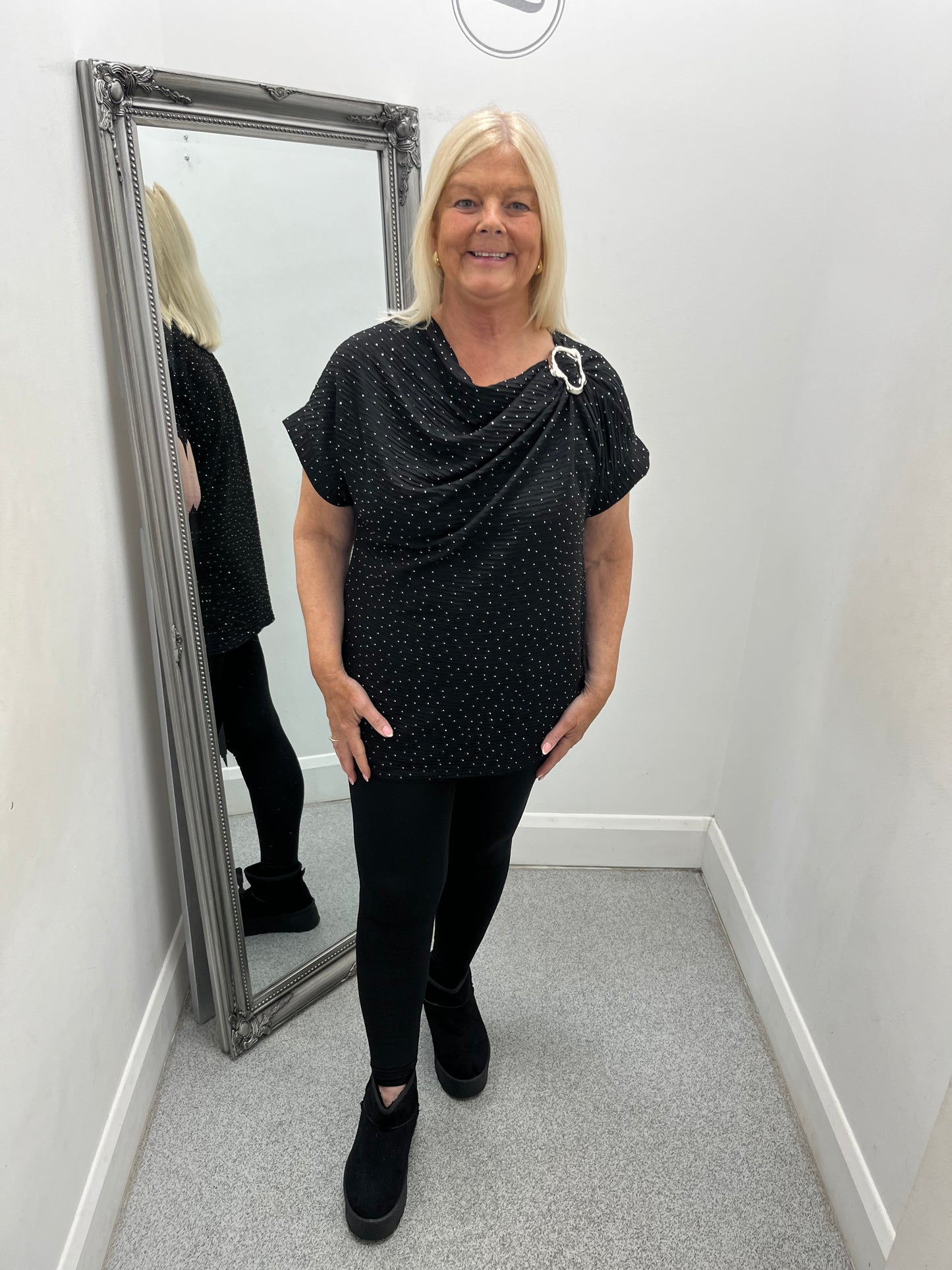 Brooch Sequin Top in 4 colours