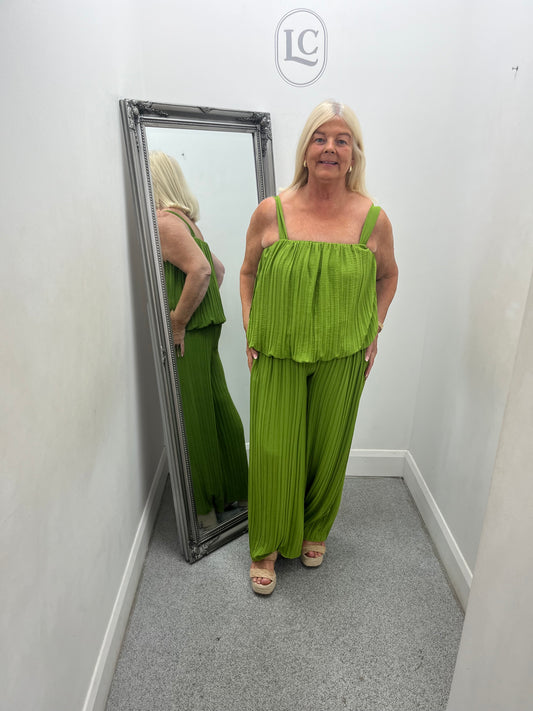 Georgina in 14 colours