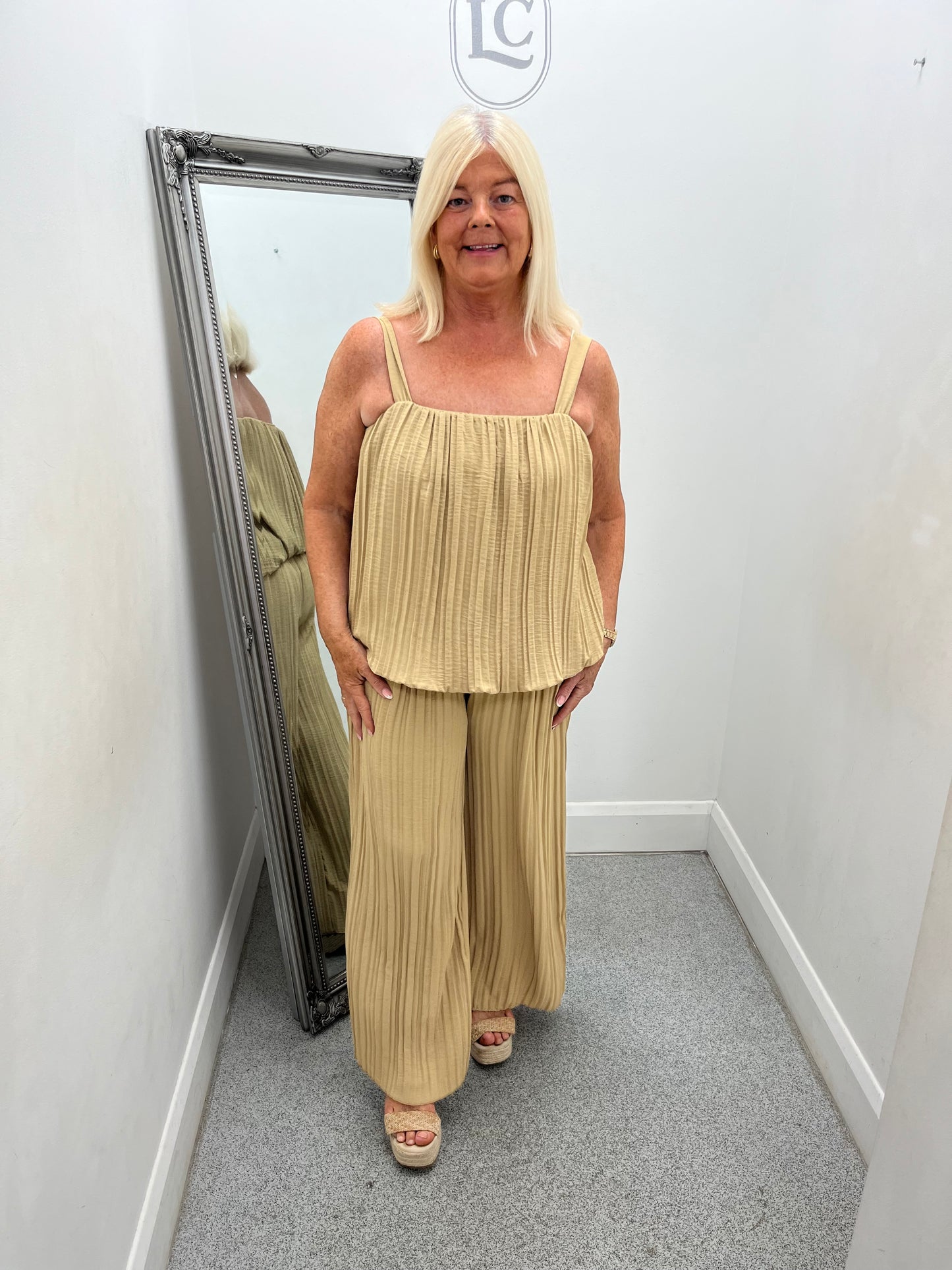 Georgina in 14 colours