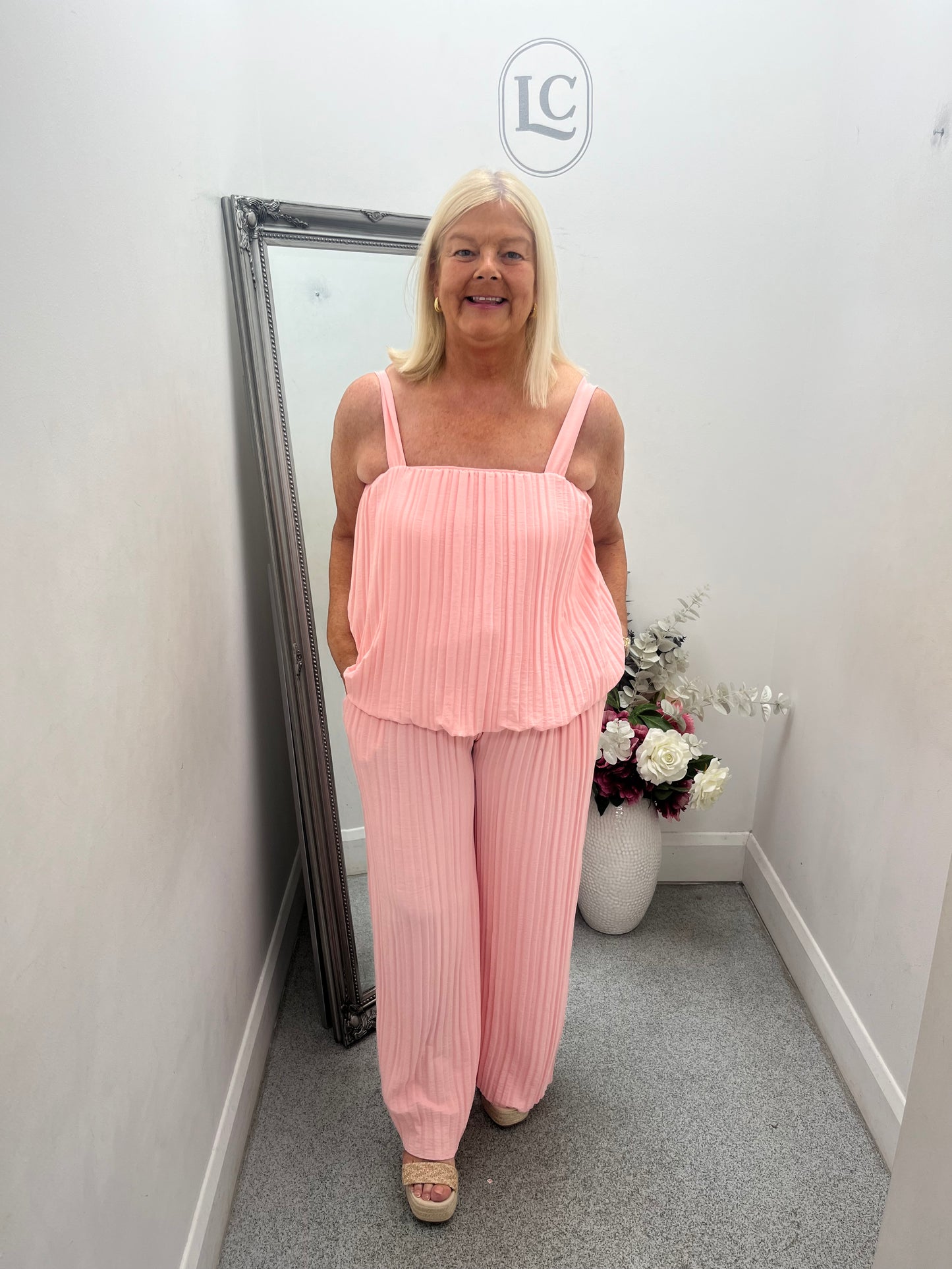 Georgina in 14 colours